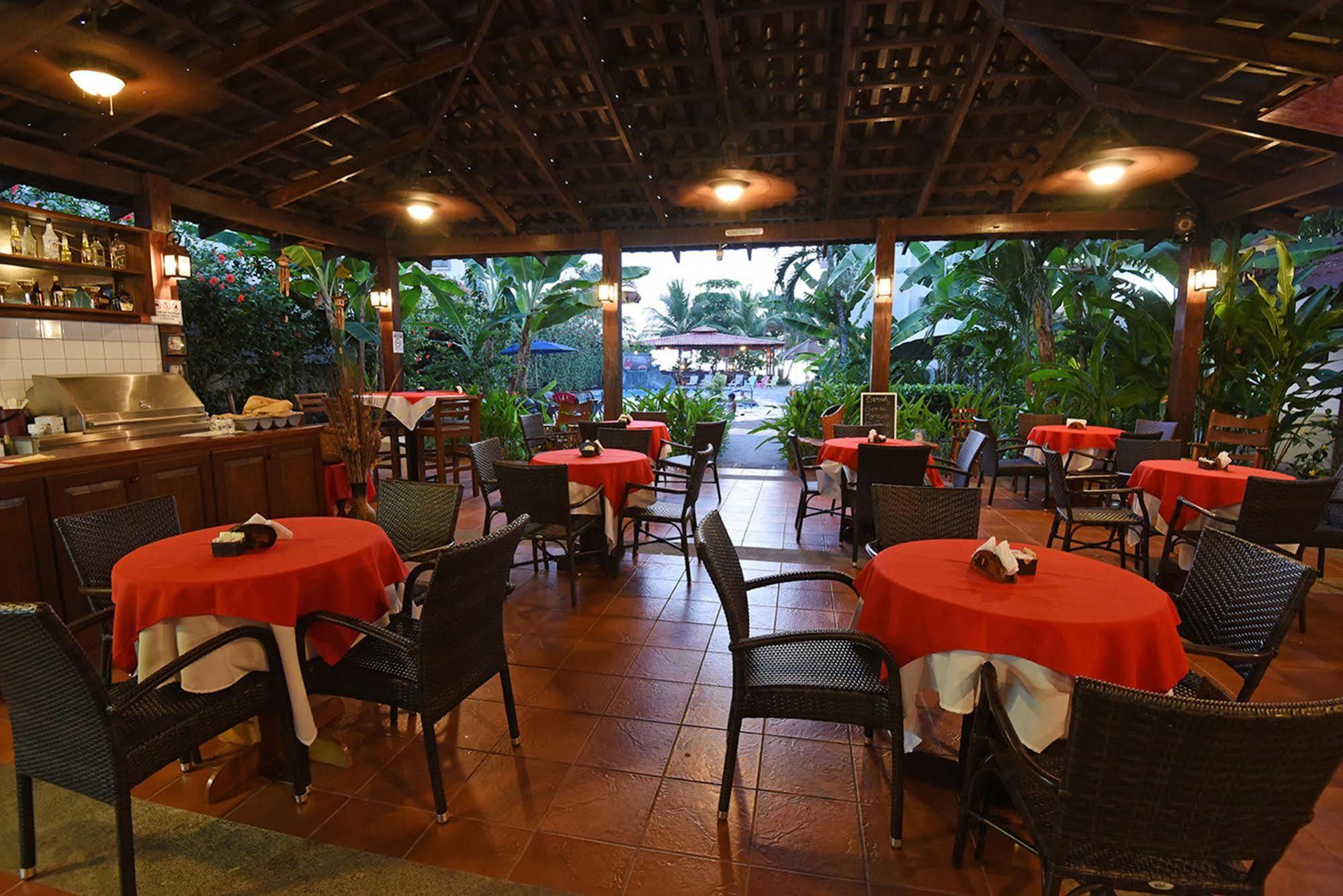 Hotel South Beach - Beachfront Jacó Екстериор снимка