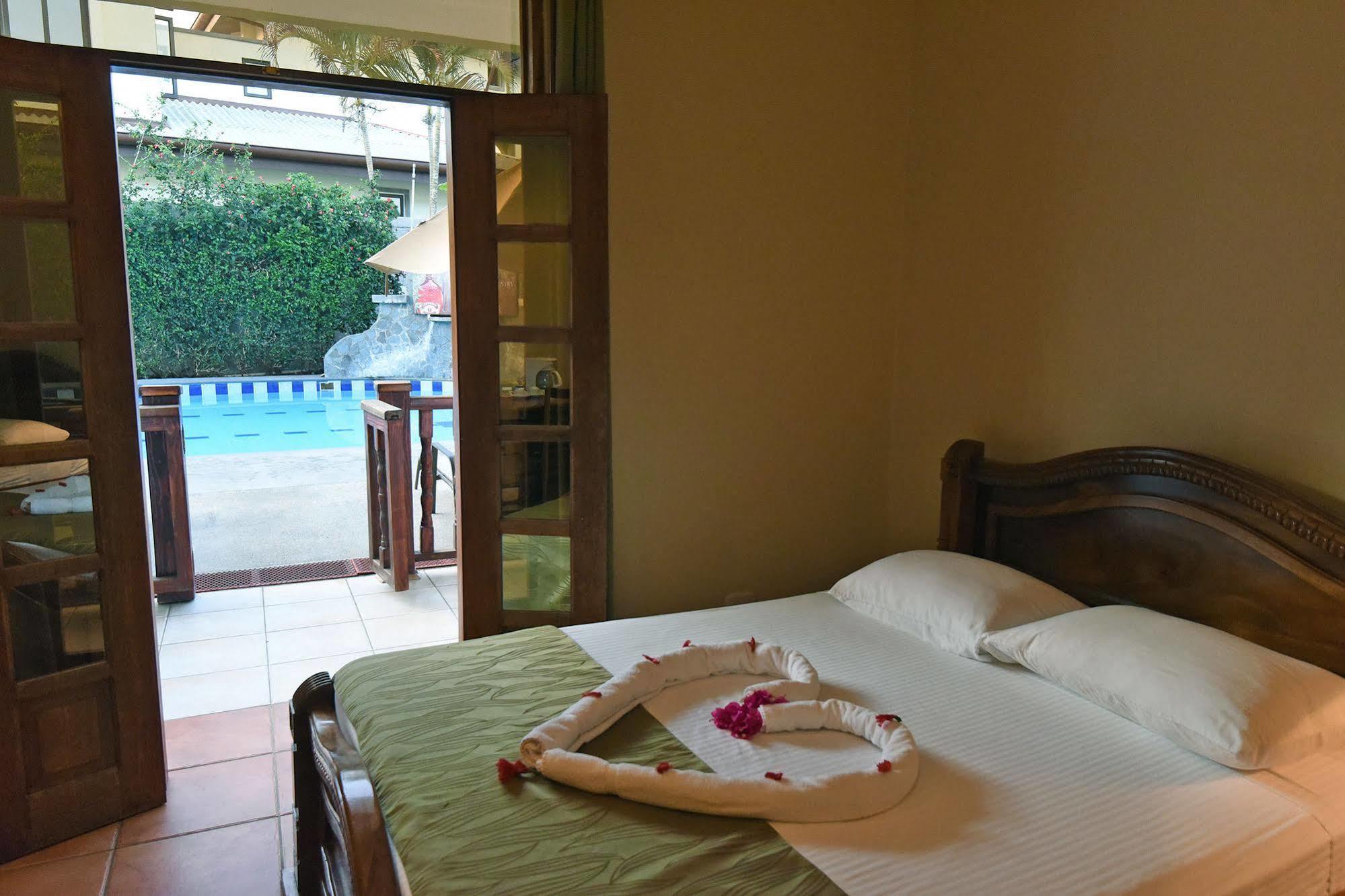 Hotel South Beach - Beachfront Jacó Екстериор снимка